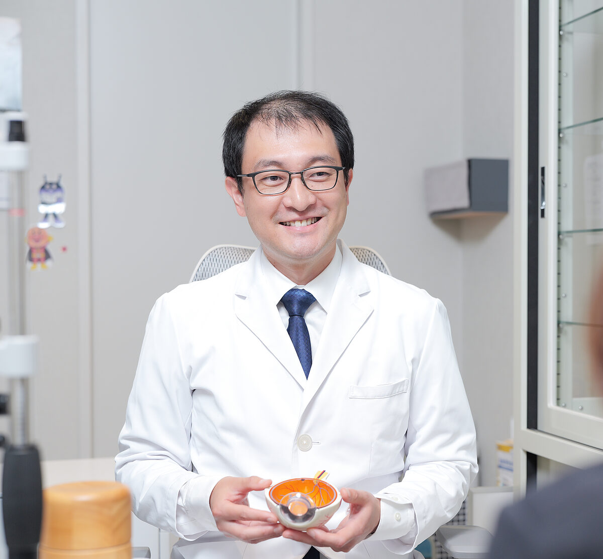 白内障について説明する堀内直樹医師